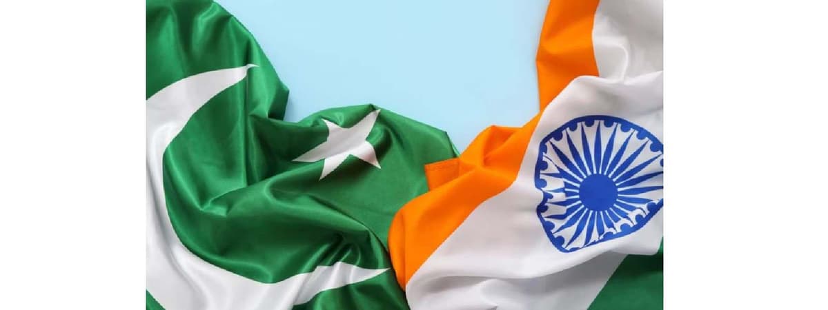 පාකිස්ථාන ජාතිකයින්ට වීසා නිකුත් නොකිරීමටත්, දැනට ඉන්දියාවේ සිටින පාකිස්ථාන ජාතිකයින්ට ඉදිරි පැය 48 තුළ පිටව යන ලෙසත් දැනුම්දීමක්