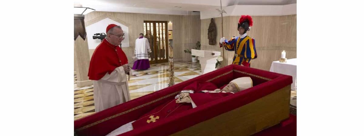 ශුද්ධෝත්තම පියතුමන්ගේ දේහයට මුද්‍ර තැබීම අද රාත්‍රියේ..