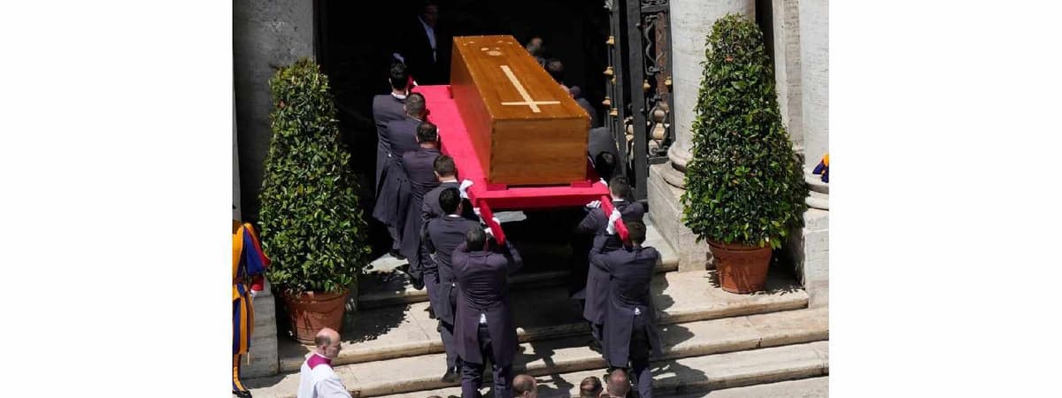 ස්වර්ගස්ථ වූ ශුද්ධෝත්තම පියතුමන්ගේ දේහය මිහිදන් කළ බවට වතිකානයෙන් නිවේදනයක්..