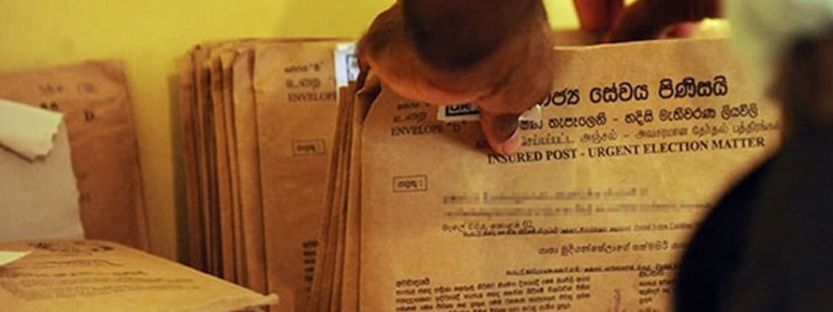 සියලු තැපැල් ඡන්ද පත්‍රිකා අද මැතිවරණ කොමිසමට...