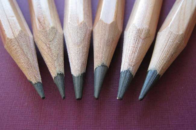 වෙළෙඳපොළේ ඇතැම් පැන්සල්වල දරුවන්ගේ සිරුරට අහිතකර රසායනික ද්‍රව්‍ය රැසක්