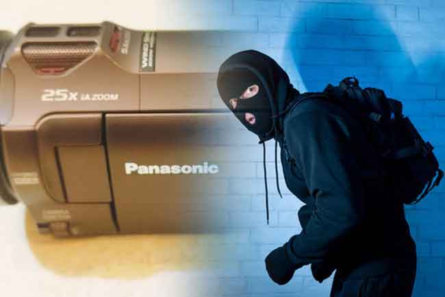 ඇමතිගේ ප්‍රධානත්වයෙන් තිබූ පාපන්දු තරගයේදී මාධ්‍යවේදියාගේ කැමරාව උස්සලා