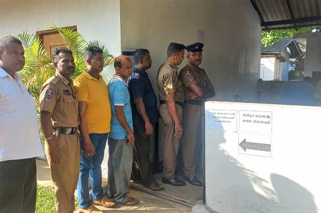 තැපැල් ඡන්දය සලකුණු කිරීම සාමාන්‍ය පරිදි