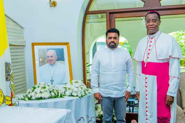 ජනපති මෙරට වතිකාන තානාපති කාර්යාලයට