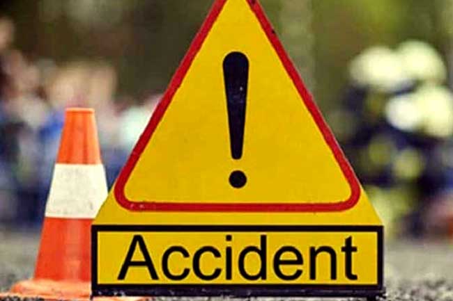 පාසල් බස් රථයක් අනතුරකට ලක්වෙයි - 28ක් රෝහලේ