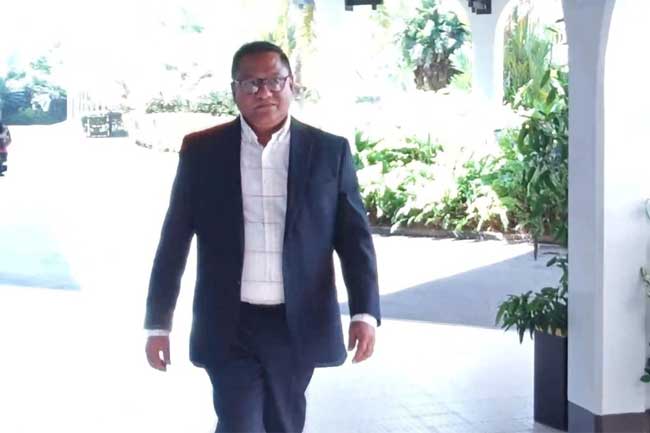 රජය නියෝජනය කරමින් විජිත වතිකානය බලා යයි