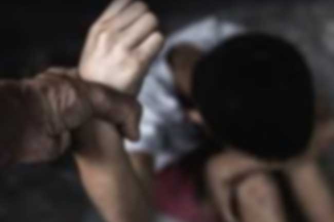 13 හැවිරිදි පිරිමි දරුවෙකුගේ නිරුවත් වීඩීයෝ සහ ඡායාරූප නිෂ්පාදනය කළ සැකකරුවෙක් අත්අඩංගුවට