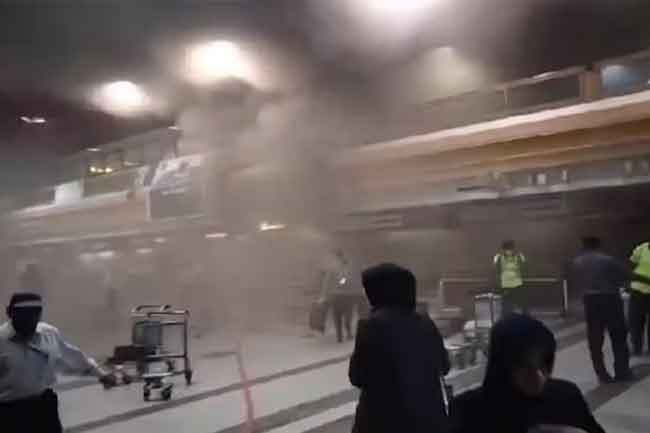 පාකිස්තානයේ ගුවන්තොටුපොළක ගින්නක්