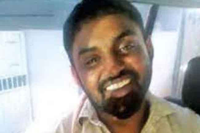 අධි ආරක්ෂිත බන්ධනාගාරයේ සිටි හරක් කටා භාරයේ තිබී ජංගම දුරකතනයක් හමුවෙයි