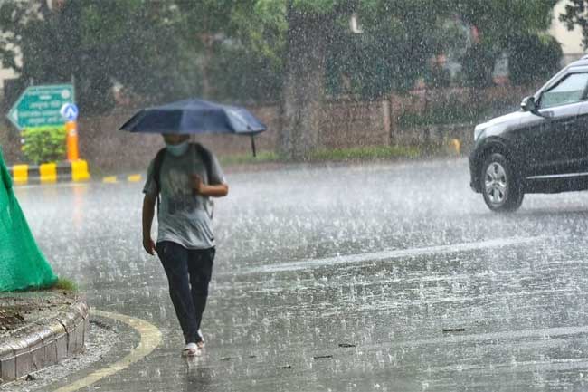 ප්‍රදේශ කිහිපයකට මි.මී 100ක තද වැසි