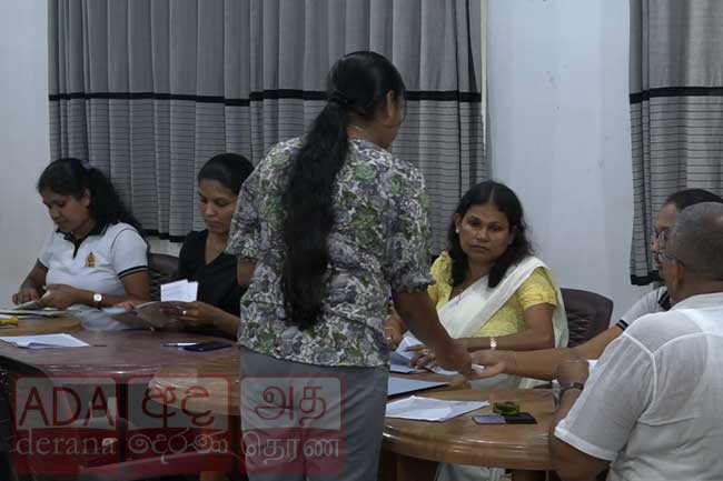 තැපැල් ඡන්ද සලකුණු කිරීම අදින් අවසන්