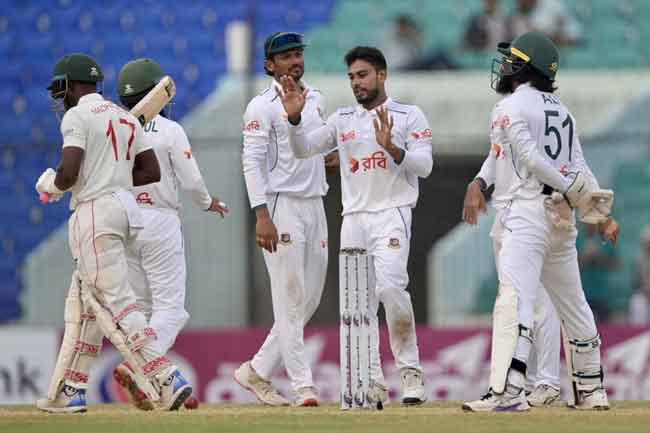 බංග්ලාදේශය ගෞරවය බේරාගනියි